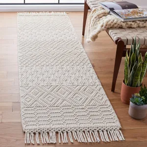 SAFAVIEH Natura Collection Runner Rug - 2'3" x 6', Ivory, Handmade Moroccan Boho Wool Fringe, Ideal for High Traffic Areas in Living Room, Bedroom (NAT852B)