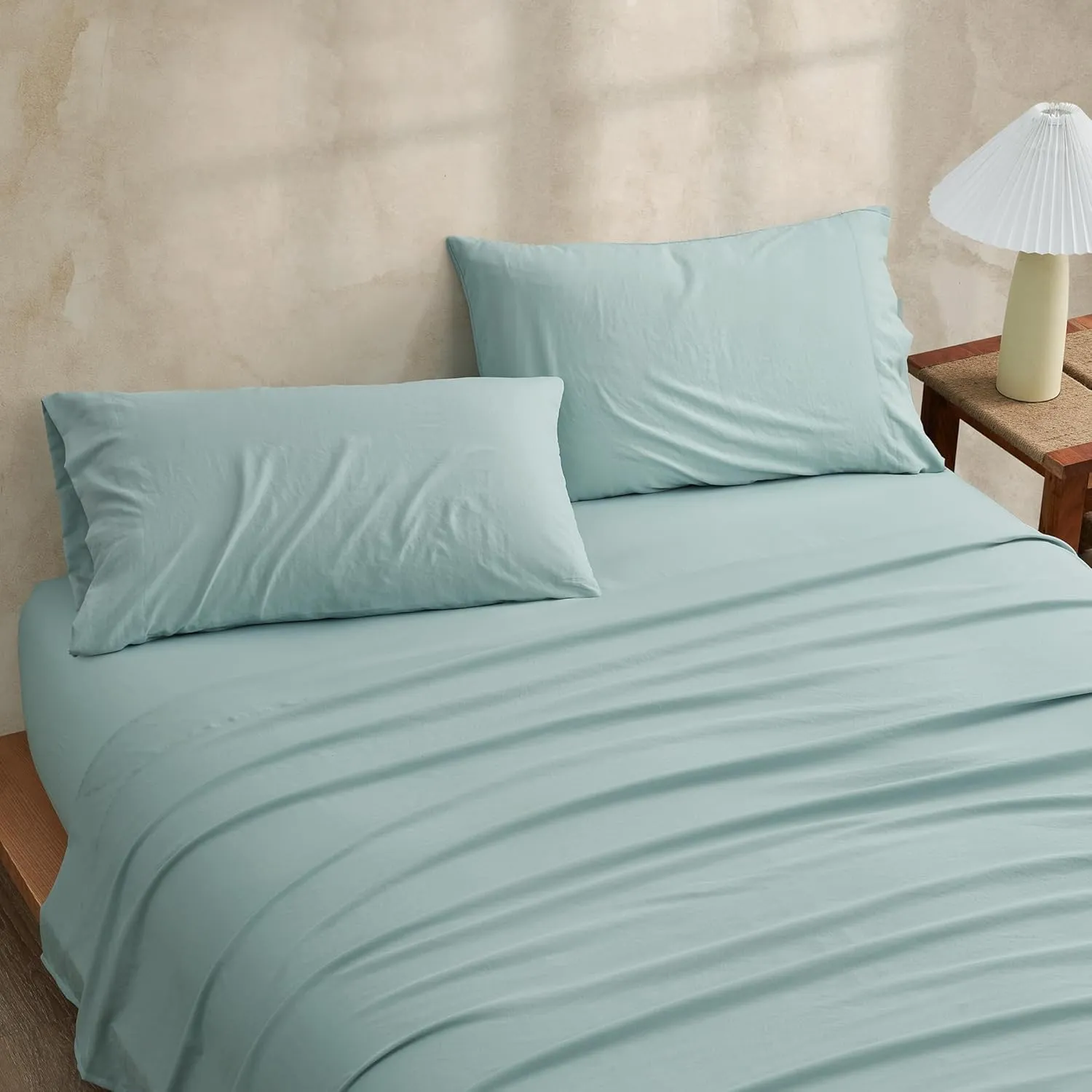 UGG Devon Luxury Sheet Set - Ultra-Soft Prewashed Comfort, 3 or 4-Piece Bedding Set with Flat Sheet, Fitted Sheet, and Pillowcases - Cozy and Breathable for Ultimate Relaxation (Sky Gray, Twin)