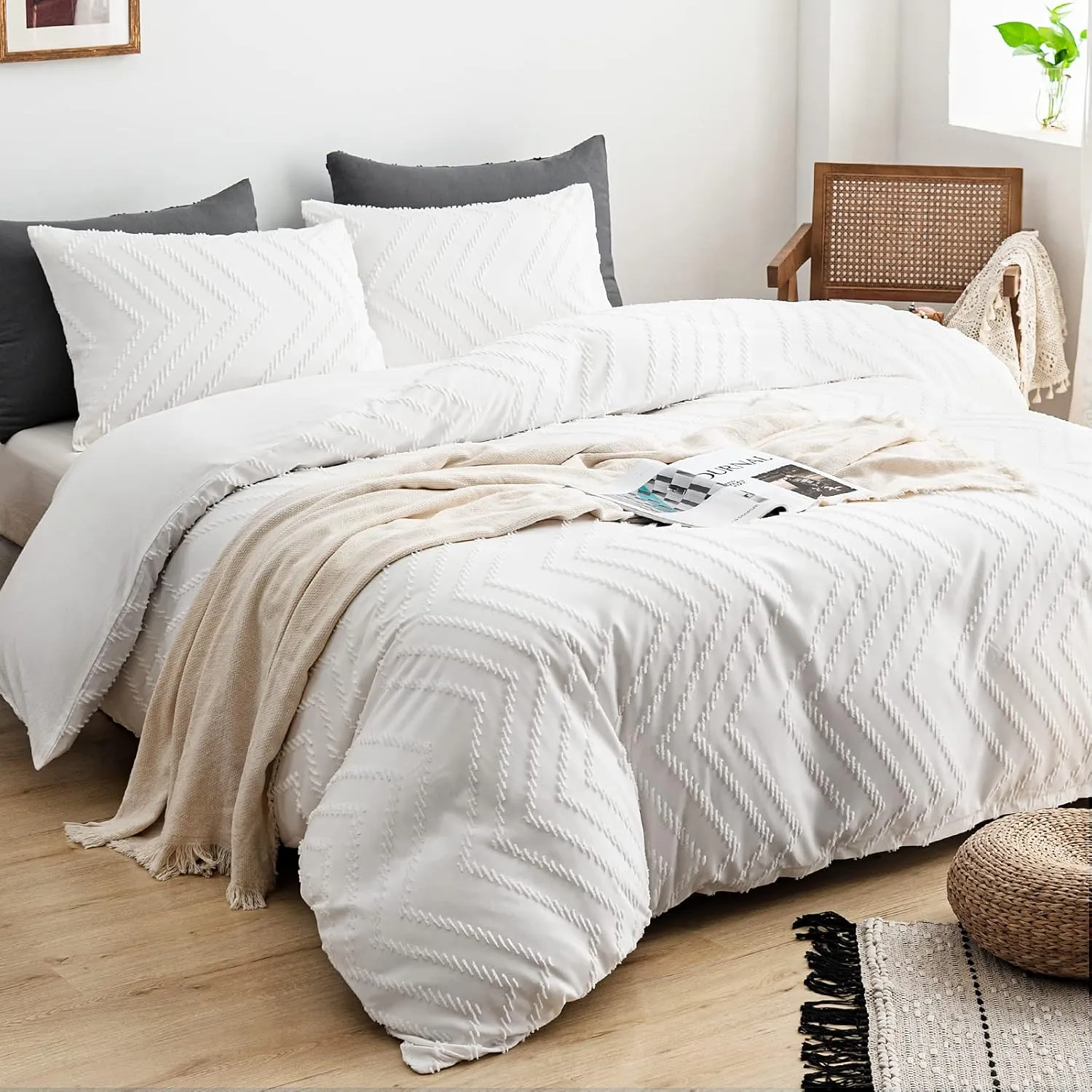 WARMDERN Boho Duvet Cover Set, Tufted Bedding Duvet Covers Soft Washed Microfiber Duvet Cover Queen Size, 3 Pieces Embroidery Shabby Chic Duvet Cover with Zipper Closure(White, Queen)